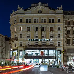 Neuer Markt Konukevi